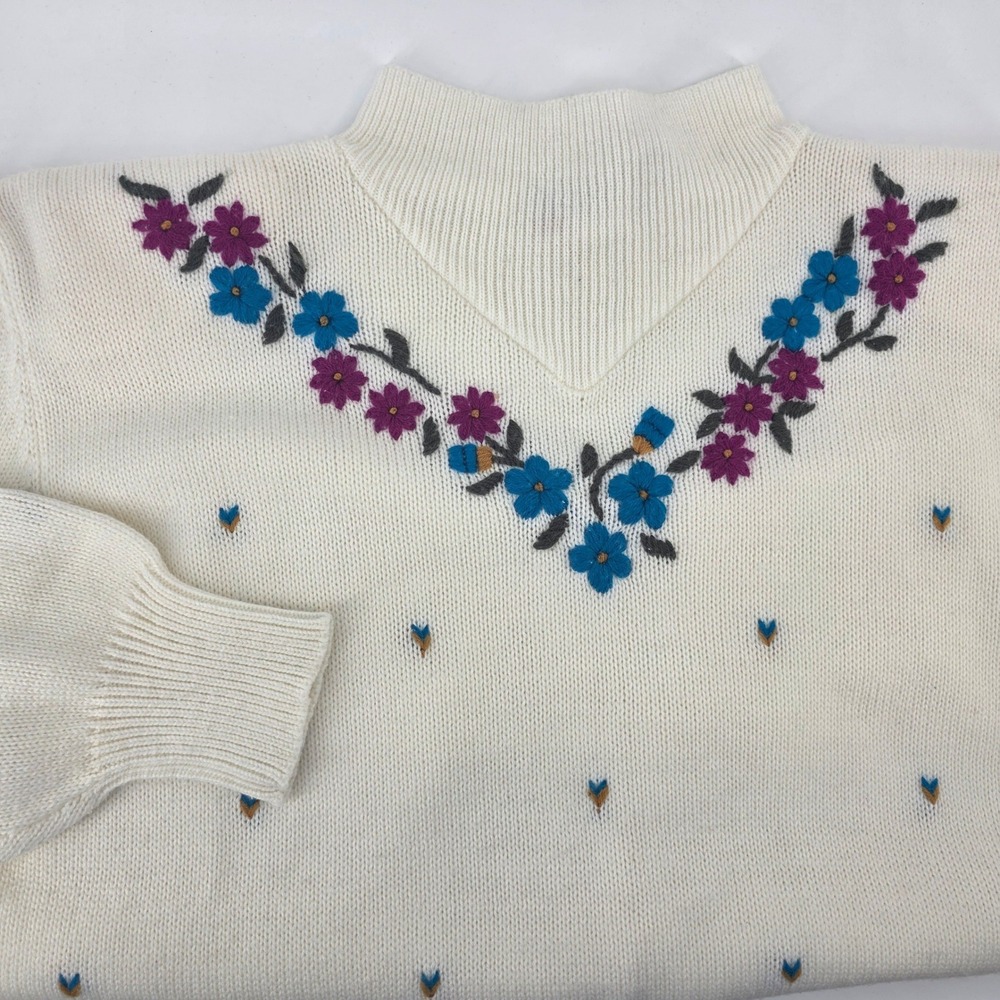 Curiosity's Cat White Floral Embroidered Mock Neck Sweater Plus Size 22W
